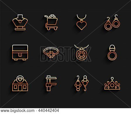 Set Line Jewelry Store, Calliper Caliper And Scale, Necklace On Mannequin, Earrings, King Crown, Dia