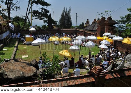 Bogor, Indonesia - September 11, 2011: Hindus People Conducting A Hindus Religious Ceremony At Parah