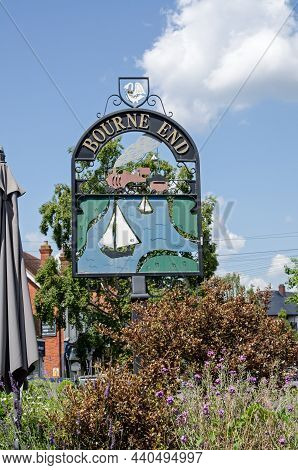 Bourne End, Uk - July 19, 2021:  Metal Sign In The Middle Of The Buckinghamshire Town Of Bourne End 