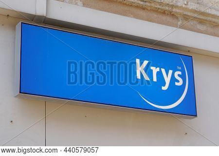Bordeaux , Aquitaine France - 11 11 2021 : Krys Optical Center Sign Logo And Brand Text Store Medica