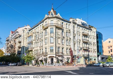 Kyiv, Ukraine - October 15, 2021: Street View Of Kyiv At Day With An Old Residential Building At The