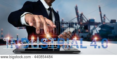 Industry 4.0 Idea, Icon Flow Automation And Data Exchange In Production Technology, Manager Industri