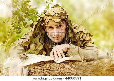 Militære camouflerede mand