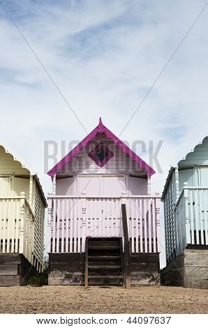 ฮัทหาดสีสันที่ตะวันตก Mersea เอสเซ็กซ์ UK