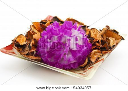 Flower blossom with potpourri