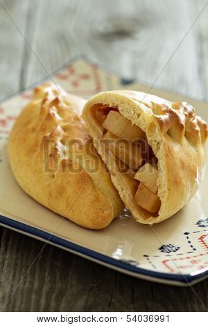 Yeast pastry with apples