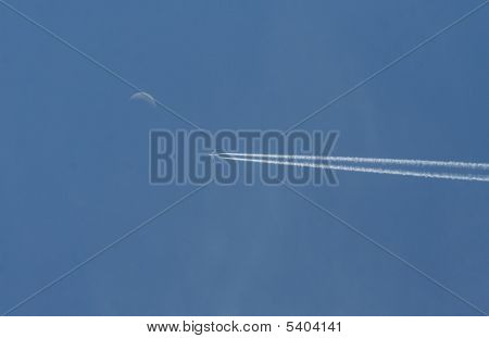 Airoplane flyger till månen