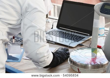 Preparation of paint for car painting in car body shop laboratory