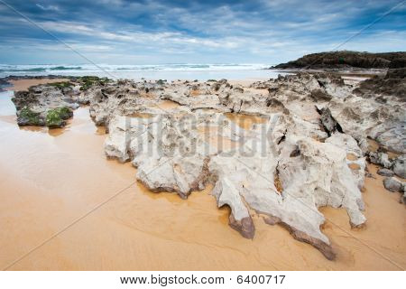 Skály v Beach Liencres