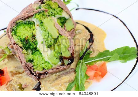 Timbale from beef from a broccoli, cheese and sauce from mushrooms