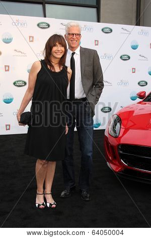 LOS ANGELES - APR 25:  Mary Steenburgen, Ted Danson at the 2014 LA Modernism Show Opening Night at 3Lab on April 25, 2014 in Culver City, CA