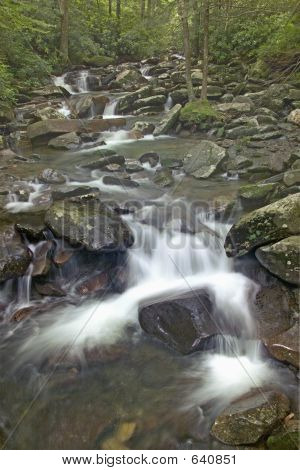 Füstös hegység esik 