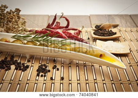 Green olives with olive oil