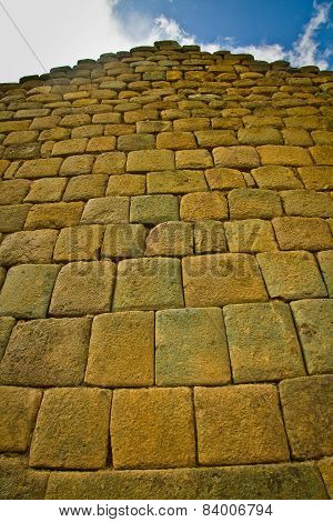 Wall construction at Ingapirca important inca ruins in Ecuador