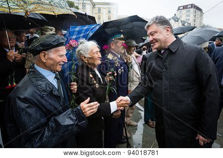 Laying Flowers Ceremony To The Tomb Of The Unknown Soldier