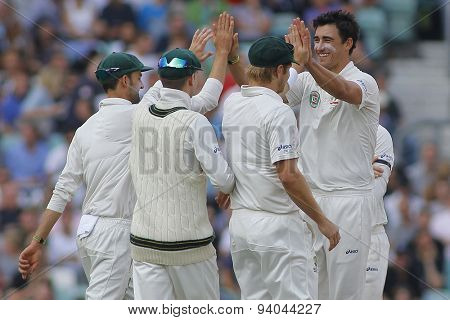 LONDON, ENGLAND - August 25: Mitchell Starc celebrates taking the wicket of Stuart Broad during day five of the 5th Investec Ashes cricket match between England and Australia