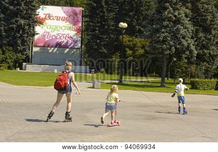 People Rest In Park Izmaylovsky
