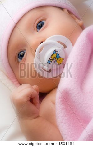 Cute dziewczynka po kąpieli.