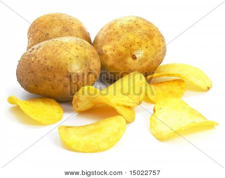Chip con verdure patate isolate su sfondo bianco