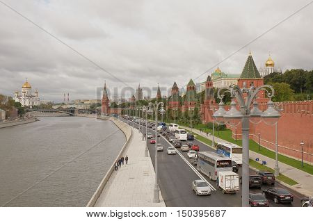Moscow Russia -September 08 2016: View of the Kremlin from the Great Moskvoretsky bridge. On the Kremlin and the Sofia embankment moving people and cars