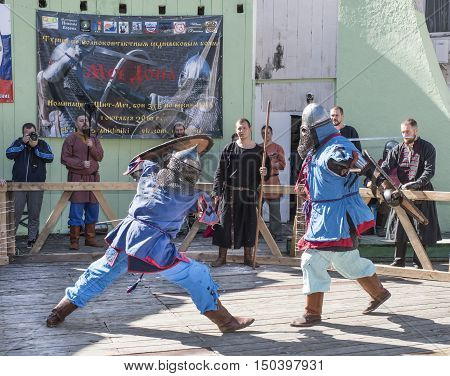 Rostov-on-Don Russia- October 012016: Fight knights in the arena of the park W. Cherevichkin