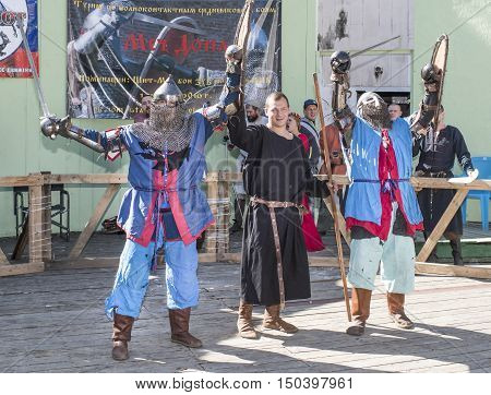 Rostov-on-Don Russia- October 012016: Fight knights in the arena of the park W. Cherevichkin