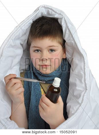 아픈 소년 약 흰 배경에 고립 된 온도계