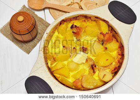 Potato gratin with meat in a baking dish. Potatoes with meat. Easy and delicious recipe. Lunch or dinner