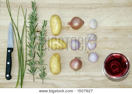 Patates otlar şarap ve arpacık