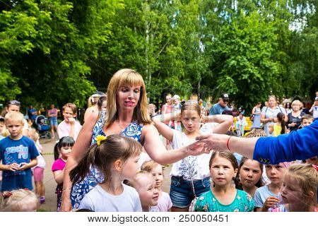Kirov, Russia - July 08, 2018: Parents And Children Are Waiting For The Lottery In The Park Multilan
