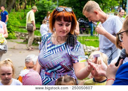 Kirov, Russia - July 08, 2018: Parents And Children Are Waiting For The Lottery In The Park Multilan