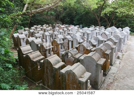 Cimitero sull'isola di Cheung Chau. Hong Kong.
