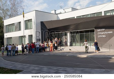 Kiev, Ukraine - June 18, 1018: Line Before Opening At The Building Of Board Of Work And Social Prote
