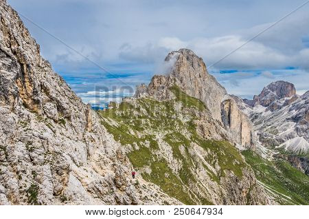 Rosengarten Catinaccio Massif, Dolomites, Italy. Spectacular View In Val Di Fassa, Dolomiti Mountain