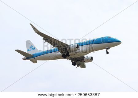 Amsterdam The Netherlands - July 22nd 2018: Ph-exk Klm Cityhopper Embraer Erj-175 Final Approach To 
