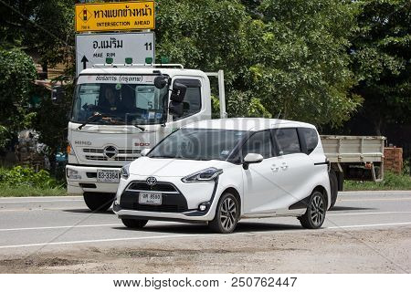 Toyota Sienta Mini Mpv Van.