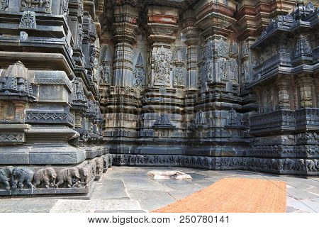 Decorative Friezes With Animal Figures, And Walls Depicting Hindu Deities. Chennakeshava Temple. Bel