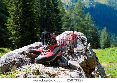 scarpe da trekking per escursioni in montagna