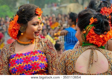 Kolkata, India - 1st March 2018 : Two Beautiful Girl Dancers Talking, Dressed In Sari, Traditional I