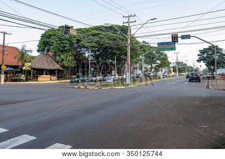 Londrina Pr, Brazil - December 23, 2019: View Of The Traffic At The Higienopolis Avenue Corner With 