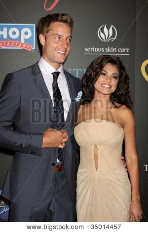 ลาสเวกัส - 19 jun: Justin Hartley, Linsday Hartley รางวัลเอ็มมีเวลากลางวัน 38 ที่ Hi