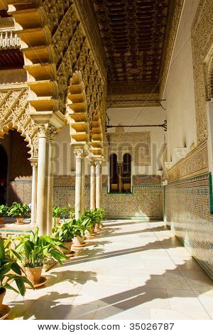 cortyard na skutečné Alcazar, Sevilla, Španělsko