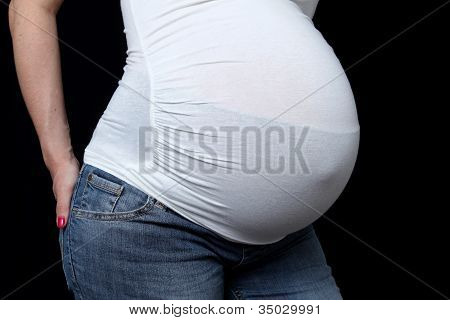 Břicho těhotné ženy