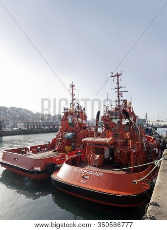 Vigo, Spain - Jan 24, 2020: Tugboats Moored In The Port On January 24, 2020 In Vigo City, Pontevedra