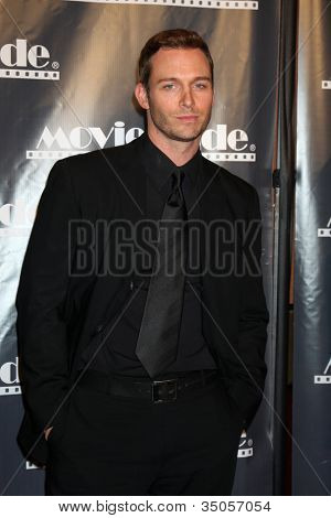 LOS ANGELES - FEB 18: Eric Martsolf dorazí na 19 roční Movieguide Awards Gala v Universal 