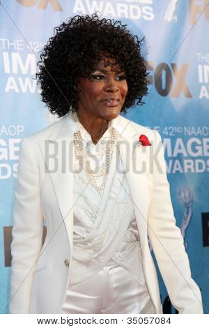 LOS ANGELES - 4 maart: Cicely Tyson aankomen op de 42e NAACP Image Awards in Shrine Auditorium op