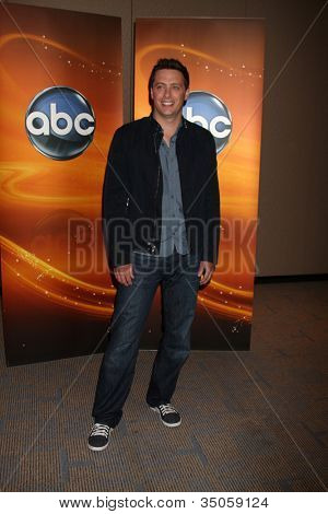 ลอสแองเจลิส - อาจ 14: Jeff Sutphen ที่ กลุ่มโทรทัศน์ ABC ดิสนีย์อาจกด Junket 2011 ที่ ABC 