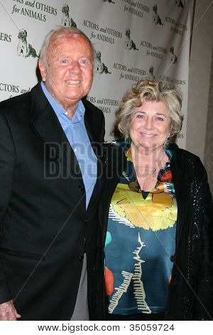 LOS ANGELES - huhti 9: Dick & Pat Van Patten 