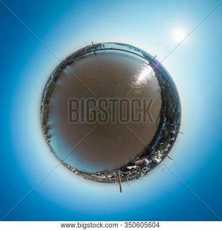 Rhein Hochwasser Bruecke A40 Duisburg Neuenkamp_little Planet