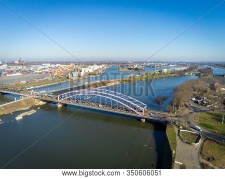 Ruhr Hochwasser Oberbuergermeister Karl Lehr Brueckenzug In Duisburg